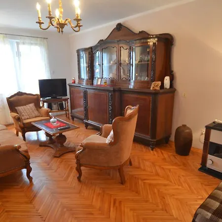 Condominium Apartment *